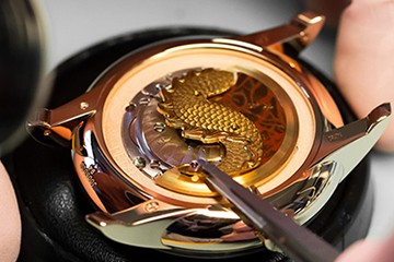 深圳卡地亚表受磁了维修